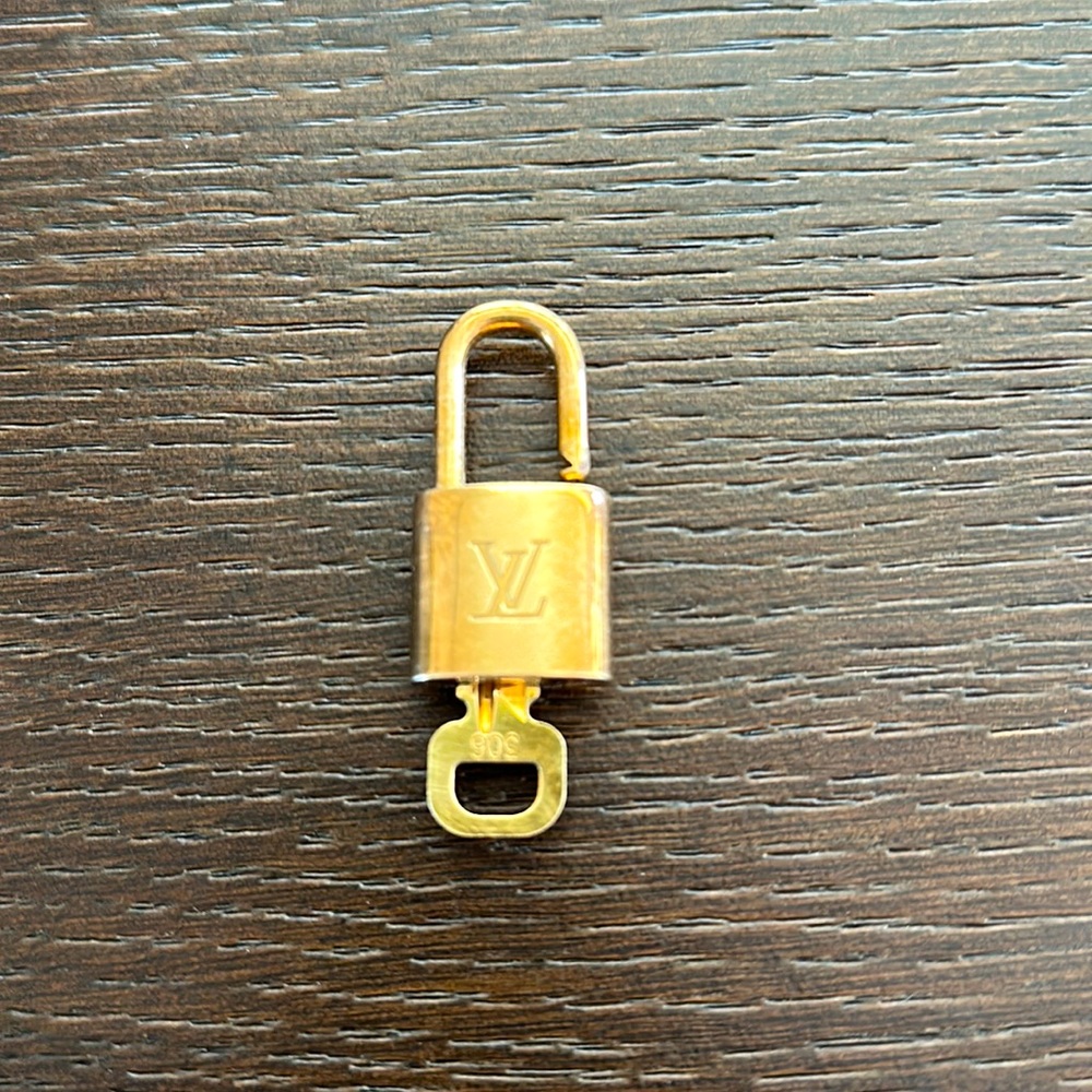 Vintage LV Lock&Key🔐 - Picture 1 of 2